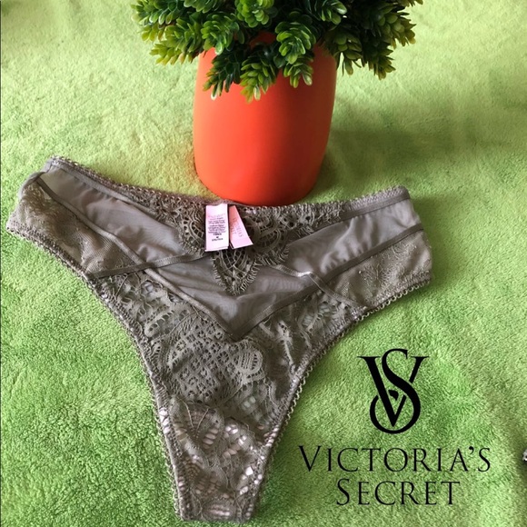 NWT Victoria’s Secret Bra & Panty Set - Picture 2 of 8